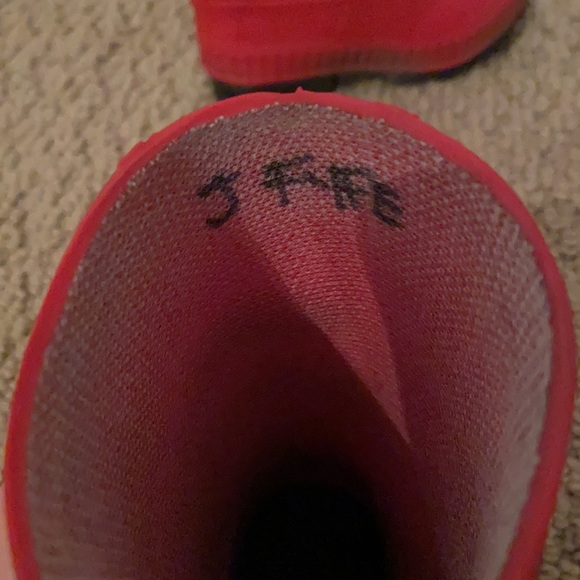 Red Kamik toddler rainboots size 5 - Picture 2 of 5